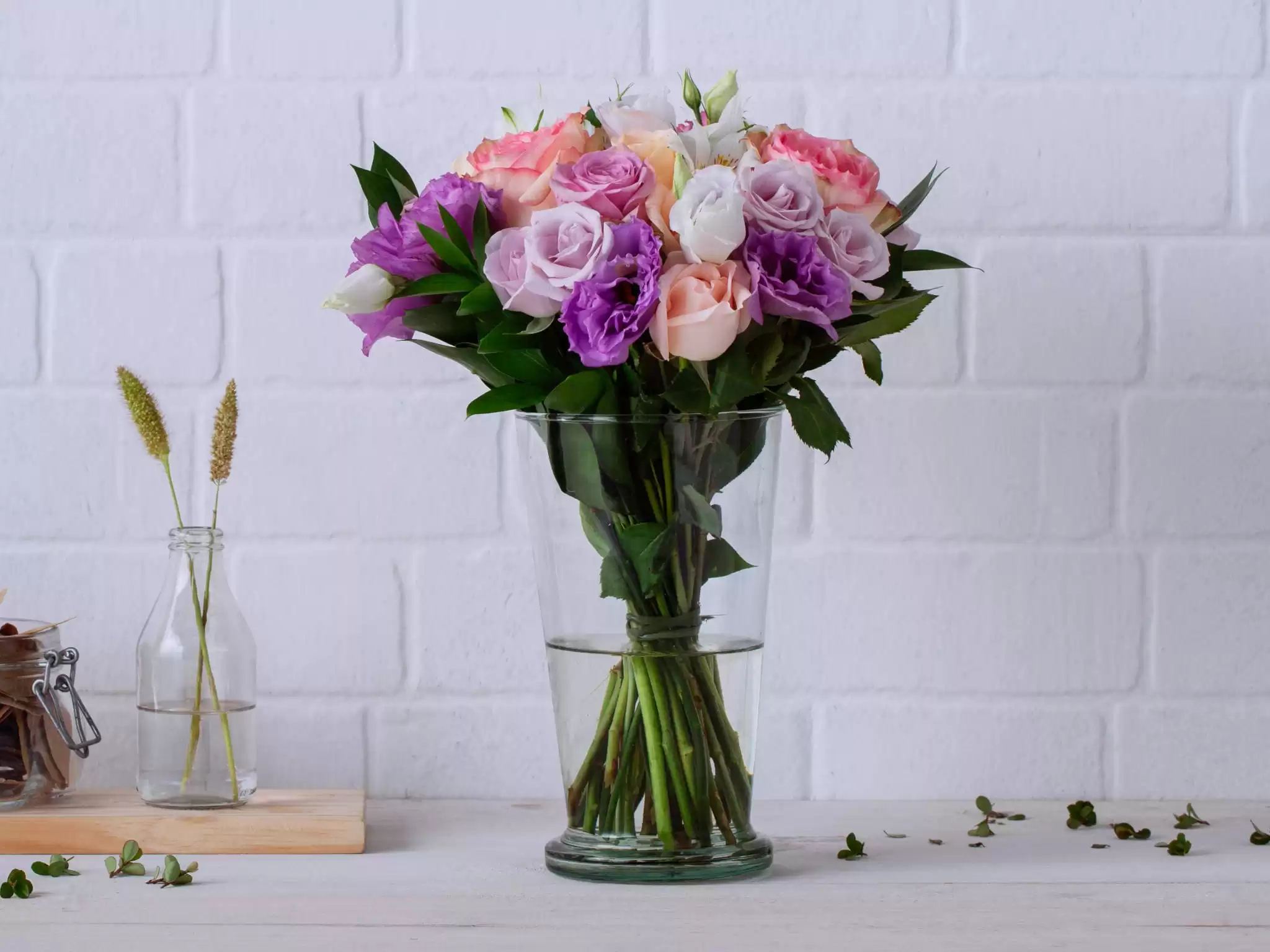 Arranjo De Rosas E Astromelias Rose E Lilas Em Vaso De Entrega