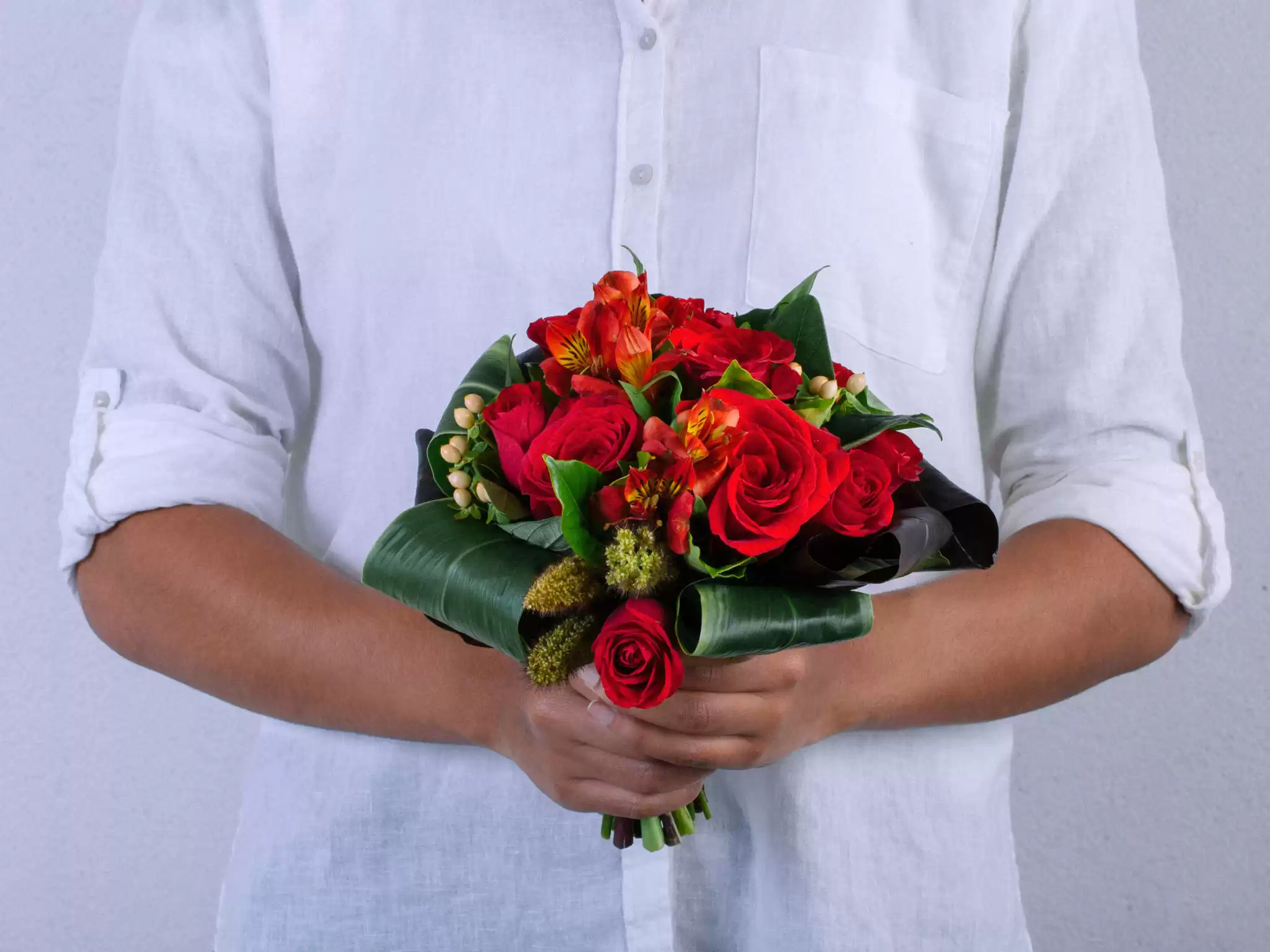 Buque De Rosas E Astromelias Vermelhas
