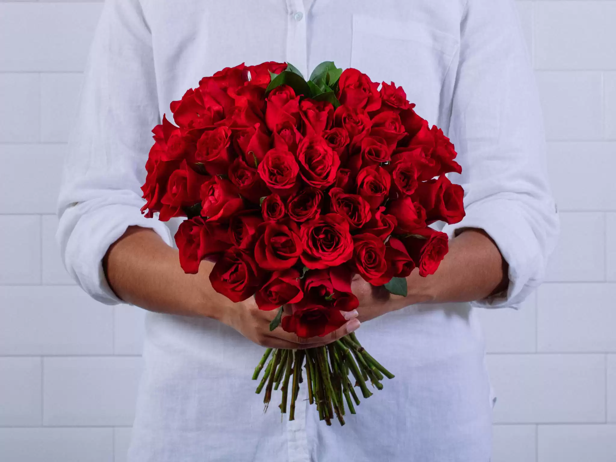 Buque De Rosas Vermelhas Em Formato De Coracao